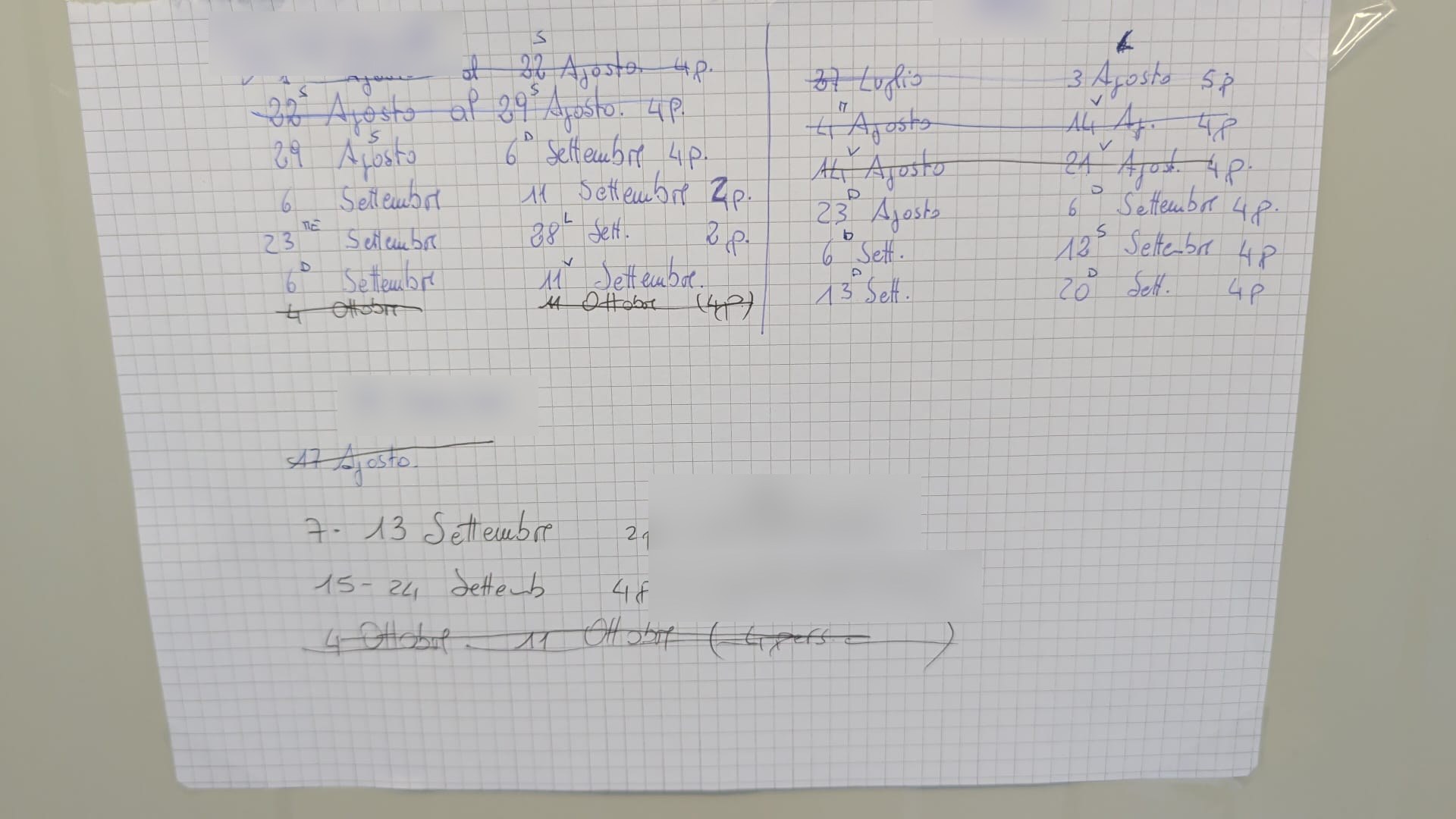 Foglio a quadretti con le occupazioni scritte a mano
